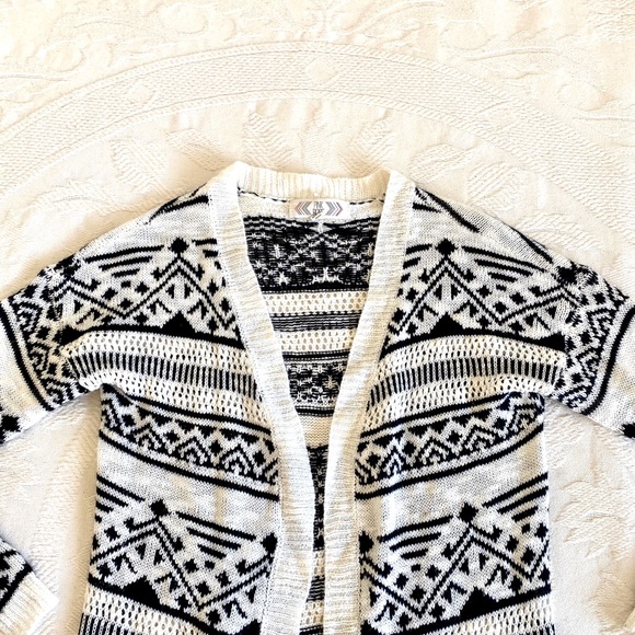 Like-New Black + White Tribal Cardigan - Picture 4 of 7